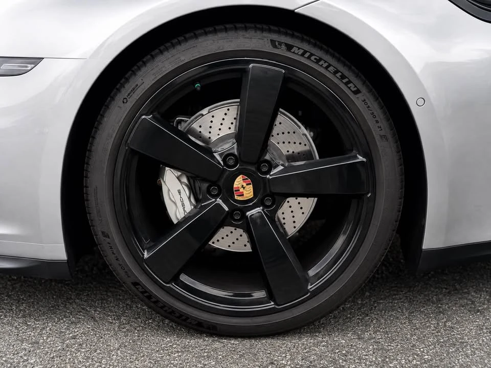 2025 Porsche 992 Carrera - Image 11 of 19