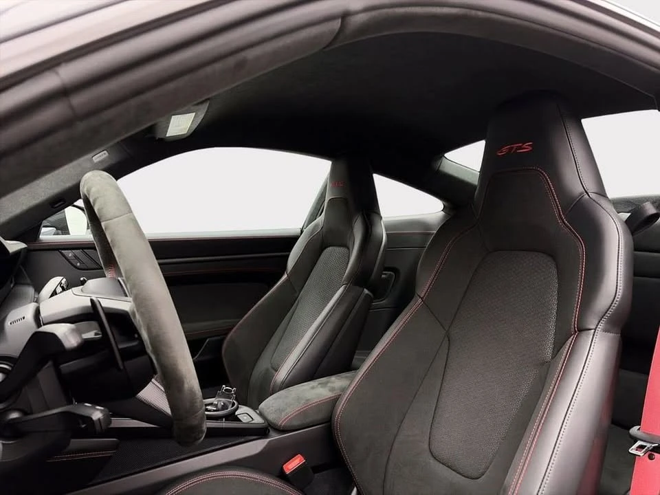2025 Porsche 992 Carrera - Image 5 of 10