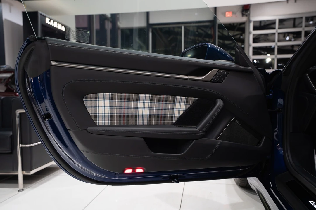 2025 Porsche 992 Carrera - Image 5 of 31