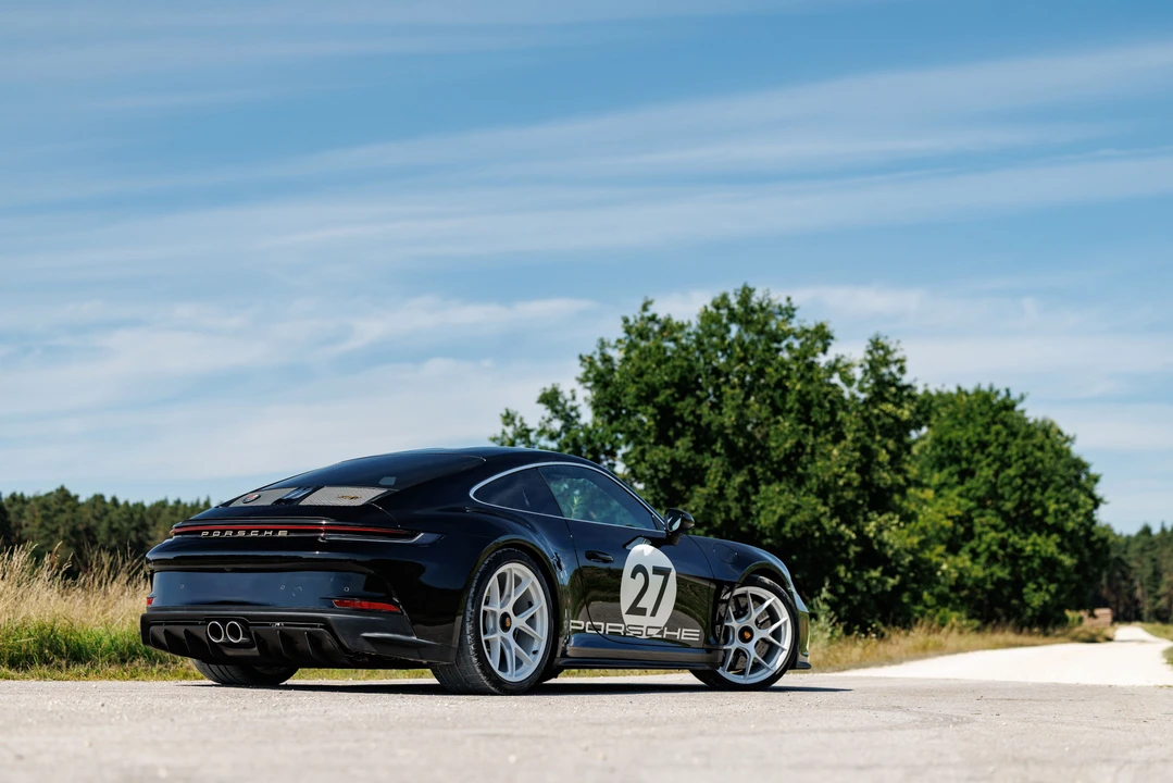 2025 Porsche 992 S/T - Image 22 of 31