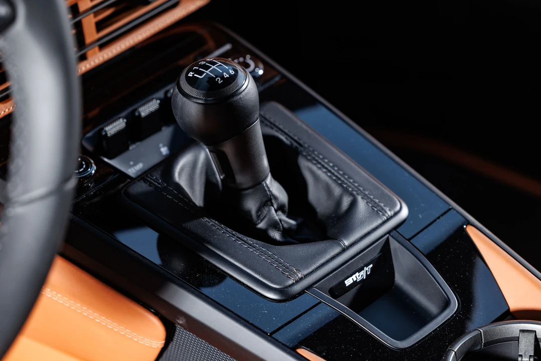 2025 Porsche 992 S/T - Image 5 of 31