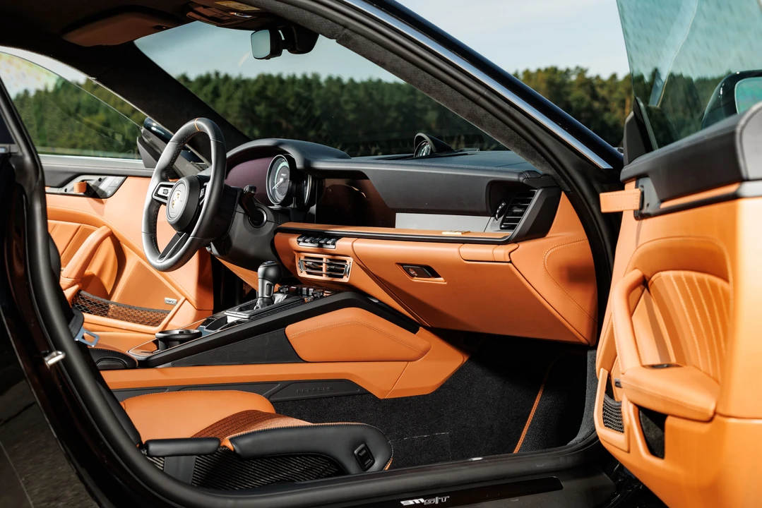 2025 Porsche 992 S/T - Image 14 of 31