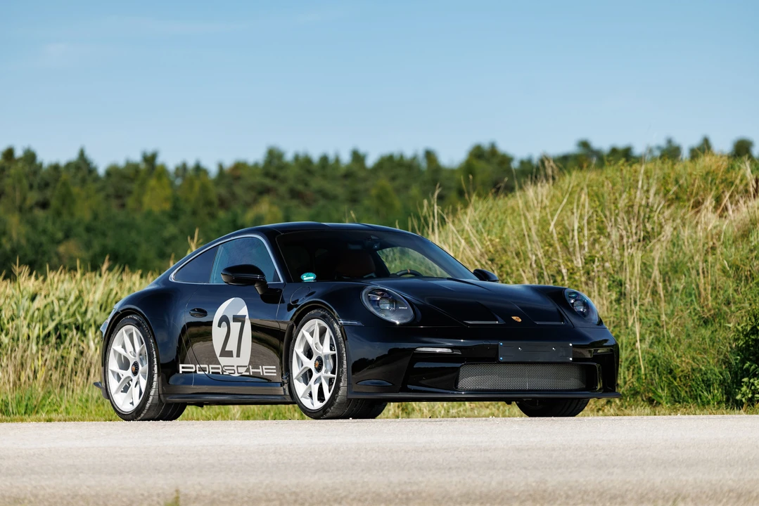 2025 Porsche 992 S/T - Image 27 of 31