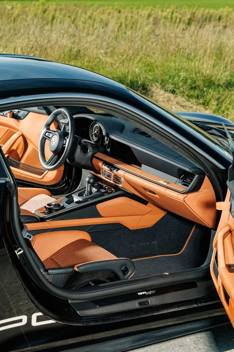 2025 Porsche 992 S/T - Image 16 of 31