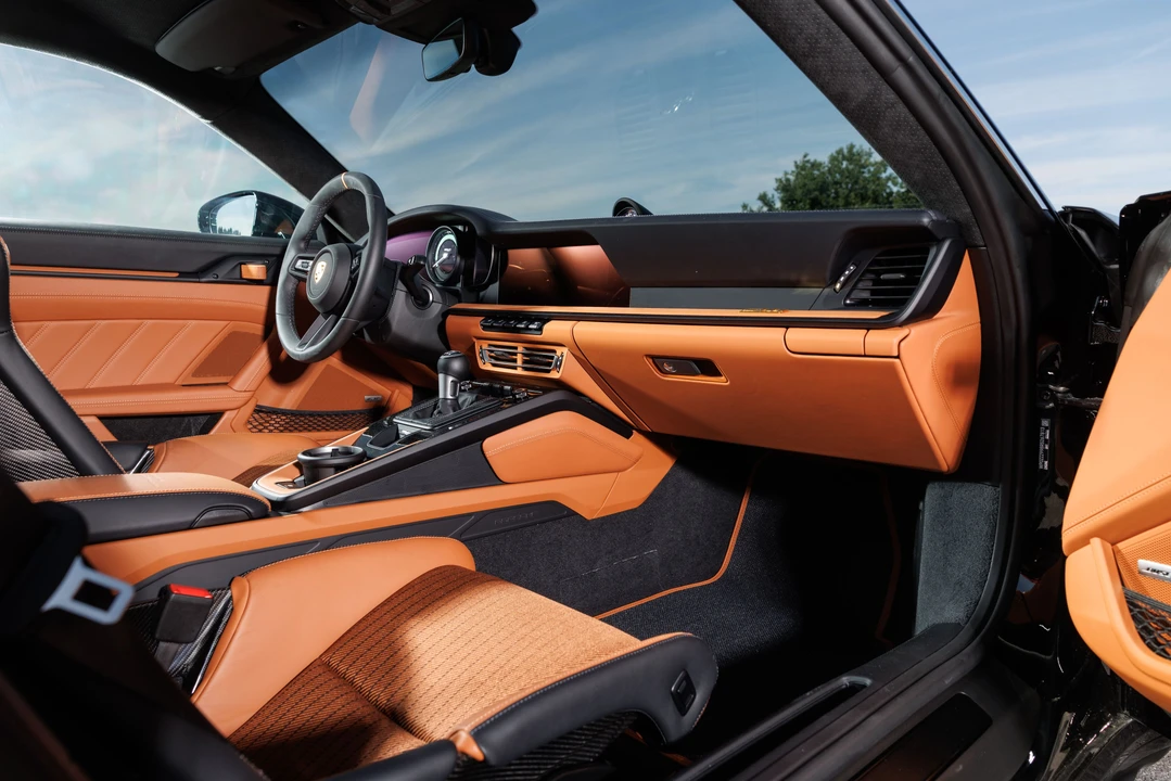 2025 Porsche 992 S/T - Image 4 of 31