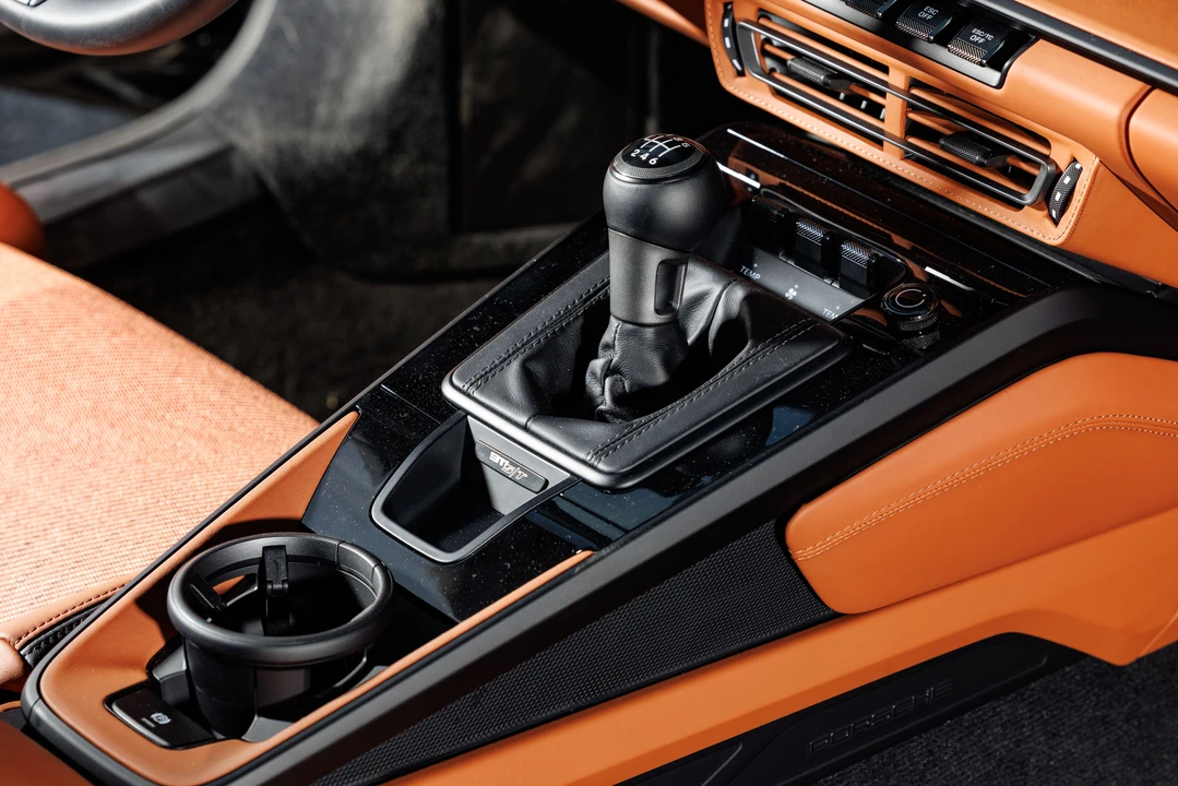 2025 Porsche 992 S/T - Image 11 of 31