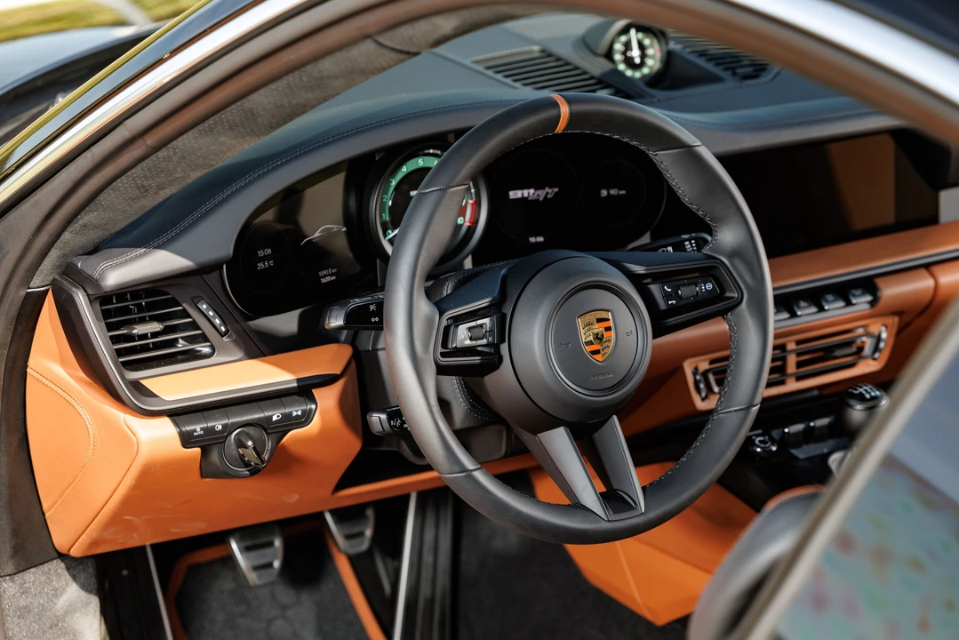 2025 Porsche 992 S/T - Image 9 of 31