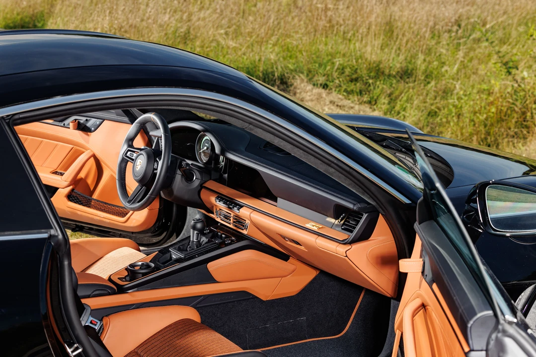 2025 Porsche 992 S/T - Image 15 of 31