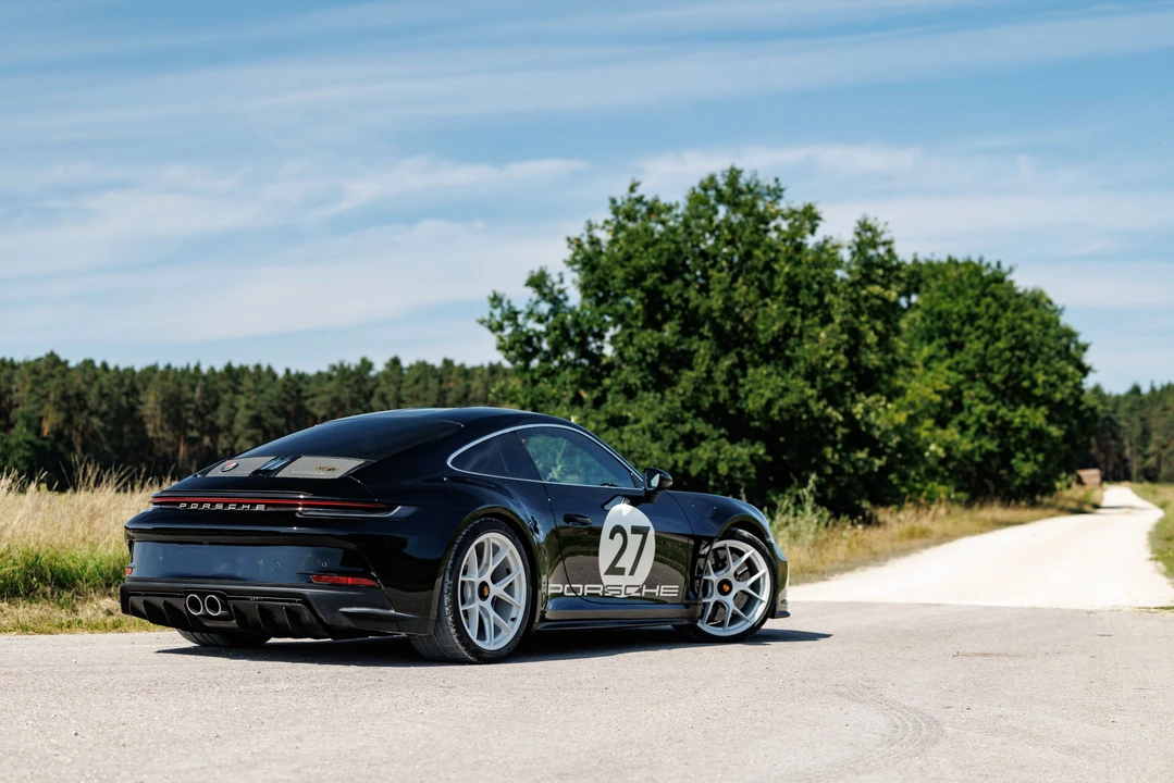 2025 Porsche 992 S/T - Image 21 of 31