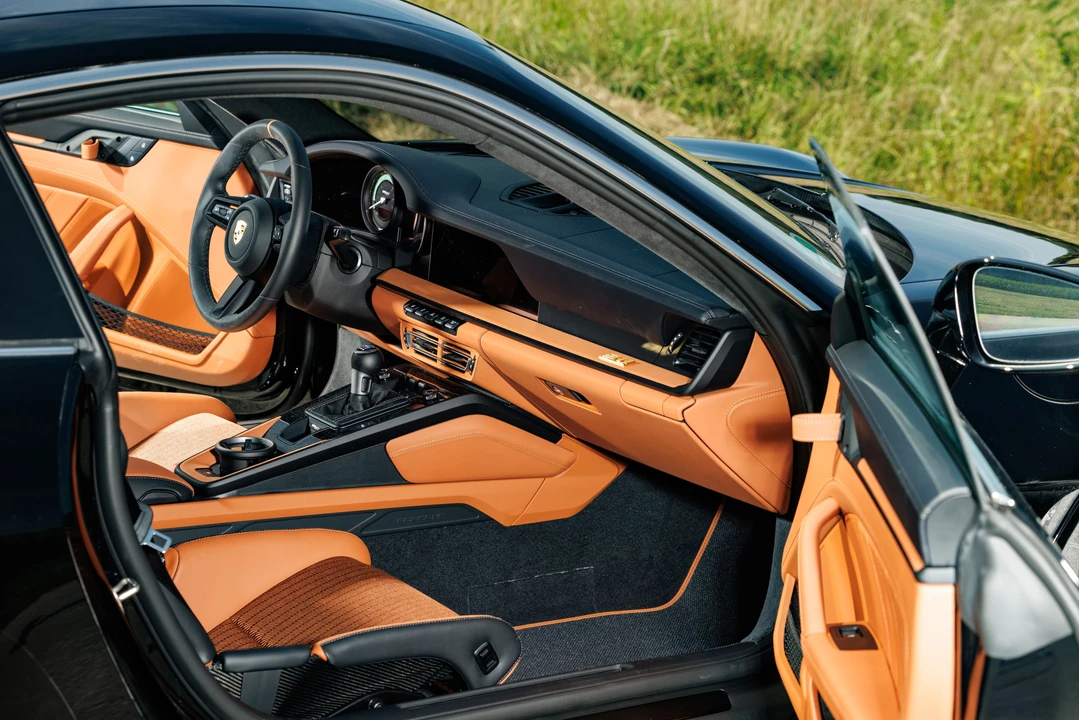 2025 Porsche 992 S/T - Image 17 of 31