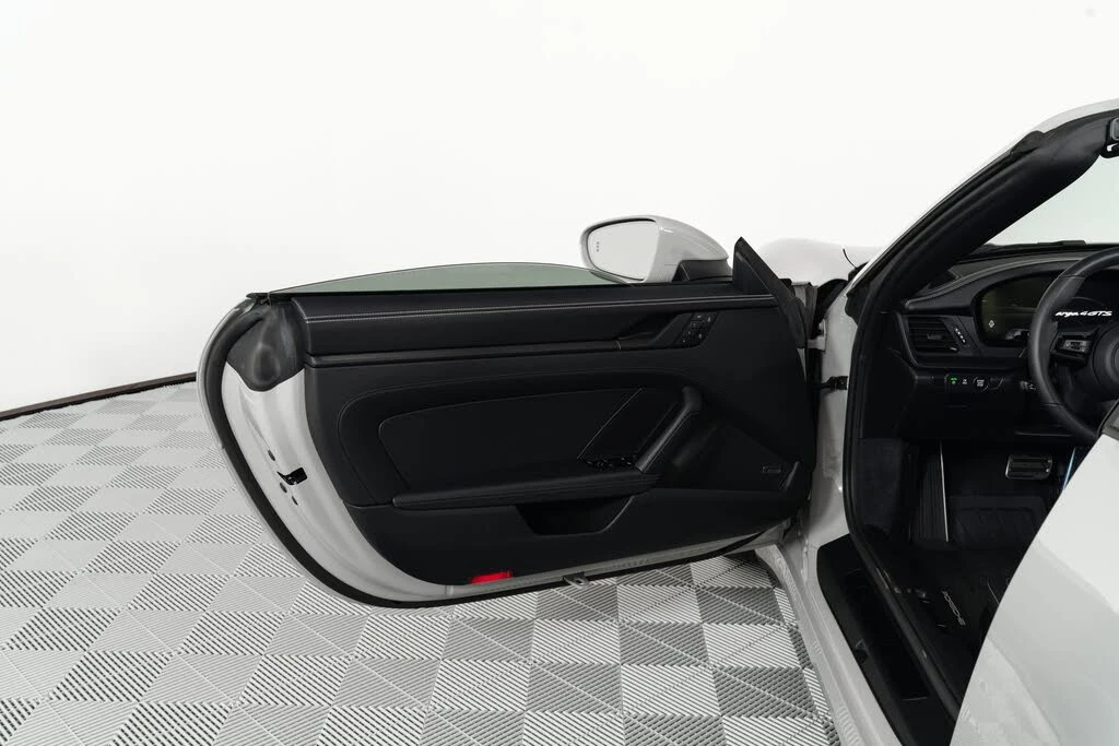 2025 Porsche 992 Targa 4 GTS - Image 22 of 31