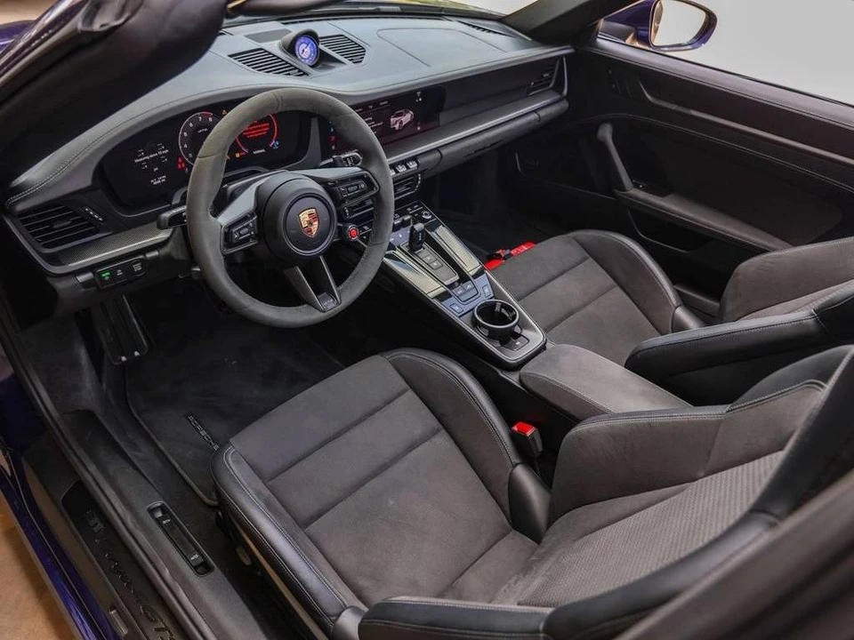 2025 Porsche 992 Targa 4 GTS - Image 4 of 5
