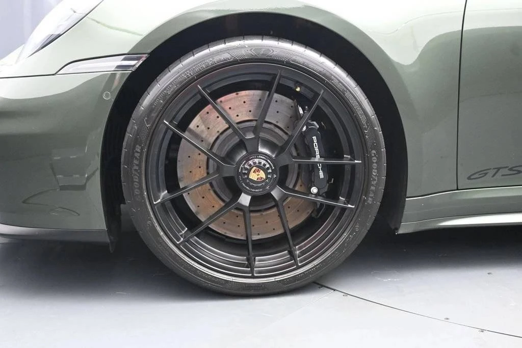 2025 Porsche 992 Targa 4 GTS - Image 4 of 5