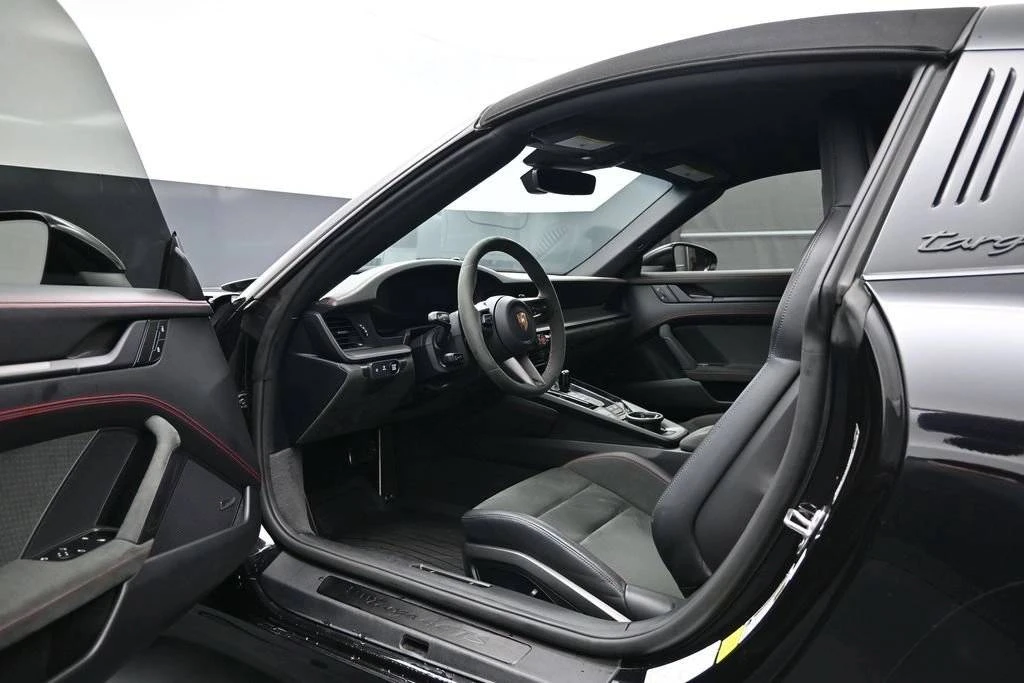 2025 Porsche 992 Targa 4 GTS - Image 4 of 5