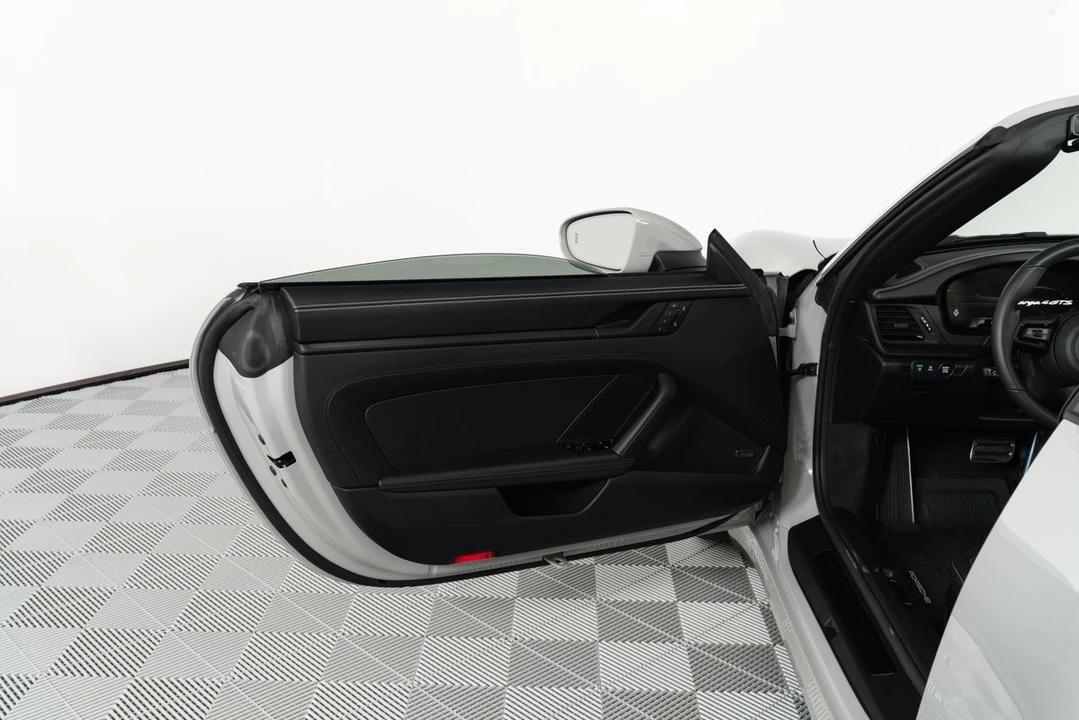 2025 Porsche 992 Targa 4 GTS - Image 9 of 31