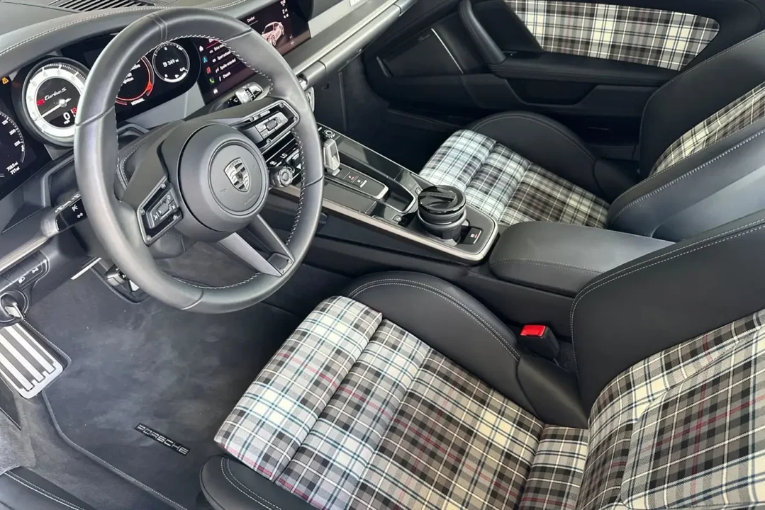 2025 Porsche 992 Turbo - Image 6 of 8