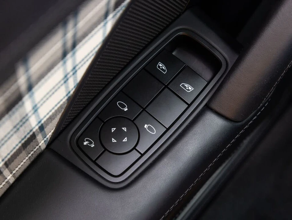 2025 Porsche 992 Turbo - Image 19 of 31