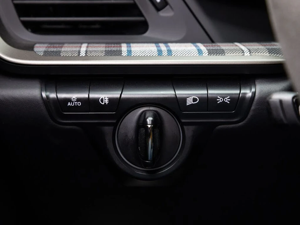 2025 Porsche 992 Turbo - Image 17 of 31