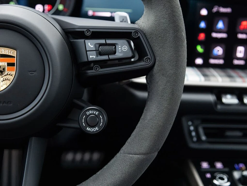 2025 Porsche 992 Turbo - Image 16 of 31
