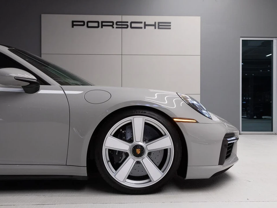 2025 Porsche 992 Turbo - Image 11 of 31