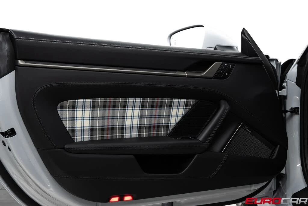 2025 Porsche 992 Turbo - Image 28 of 31