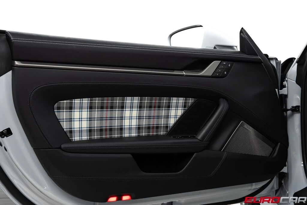 2025 Porsche 992 Turbo - Image 26 of 31