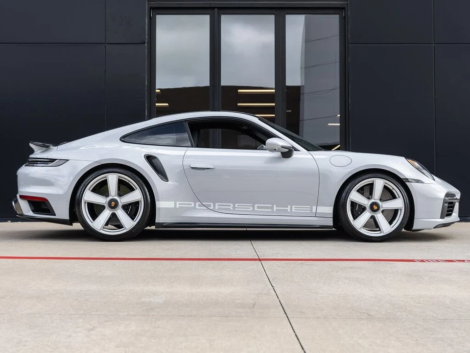 2025 Porsche 992 Turbo - Image 14 of 31