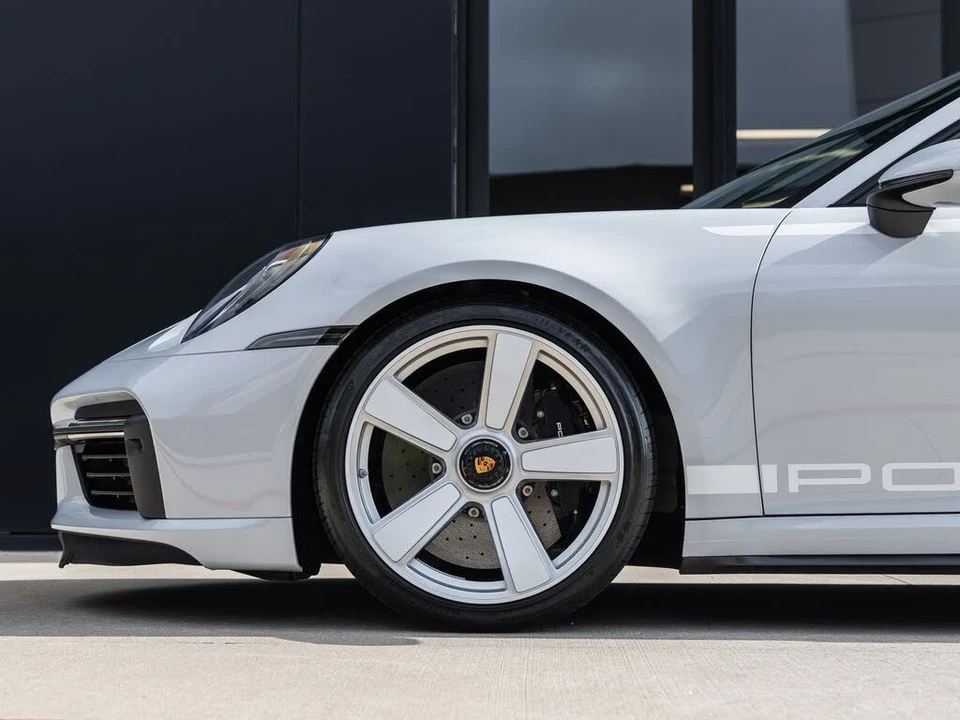 2025 Porsche 992 Turbo - Image 15 of 31