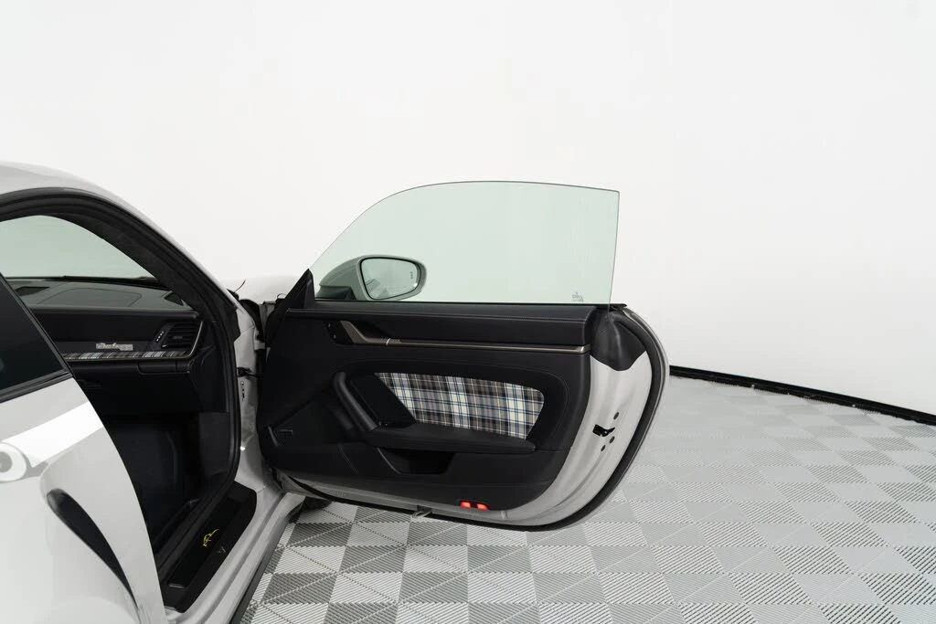 2025 Porsche 992 Turbo - Image 10 of 31