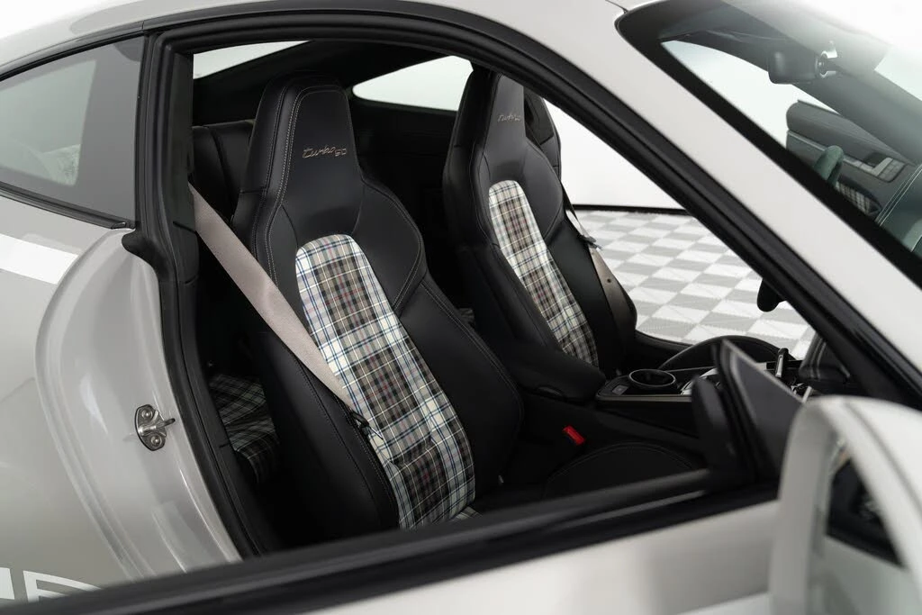 2025 Porsche 992 Turbo - Image 12 of 31