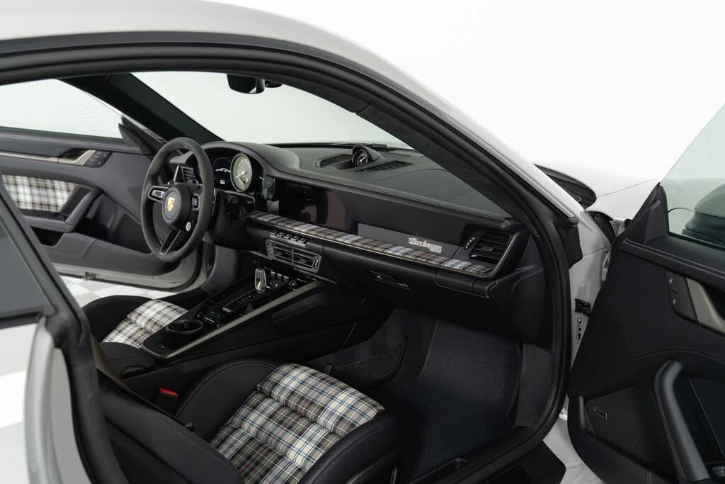 2025 Porsche 992 Turbo - Image 11 of 31