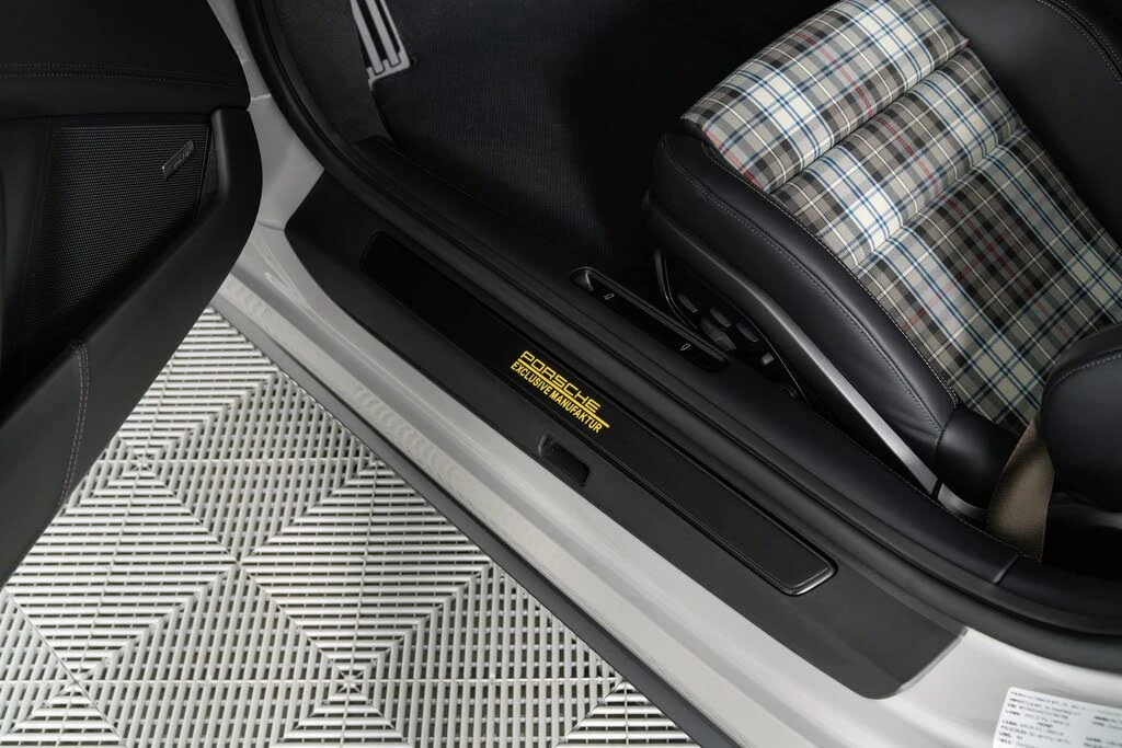 2025 Porsche 992 Turbo - Image 13 of 31