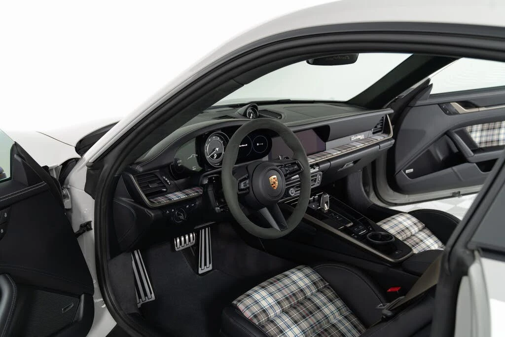 2025 Porsche 992 Turbo - Image 4 of 31