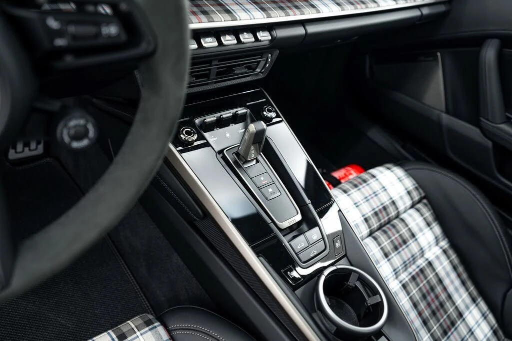 2025 Porsche 992 Turbo - Image 23 of 30
