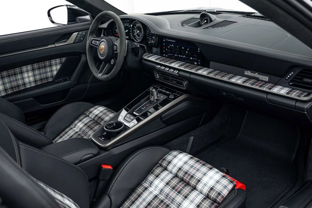2025 Porsche 992 Turbo - Image 15 of 30