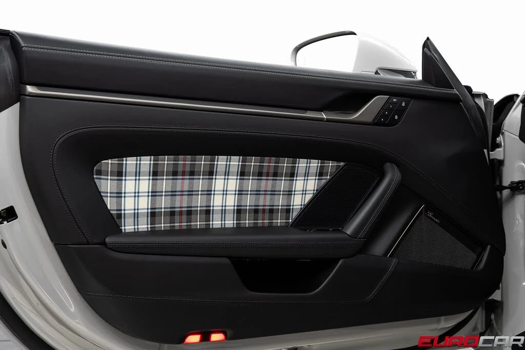 2025 Porsche 992 Turbo - Image 25 of 31