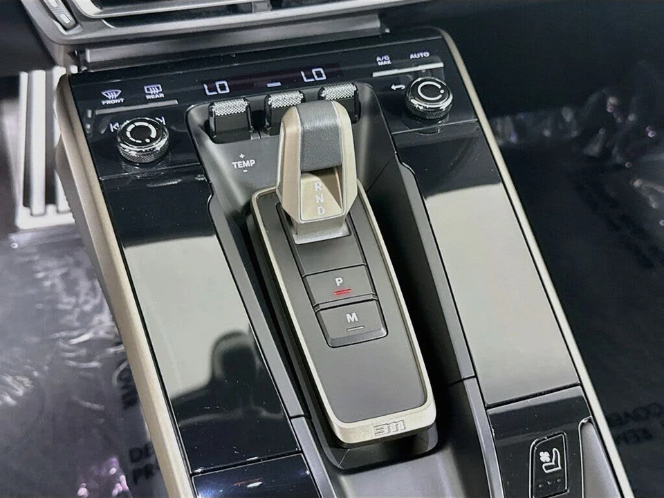 2025 Porsche 992 Turbo - Image 17 of 31