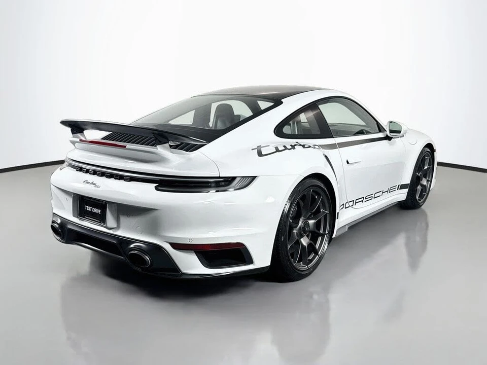 2025 Porsche 992 Turbo - Image 9 of 31