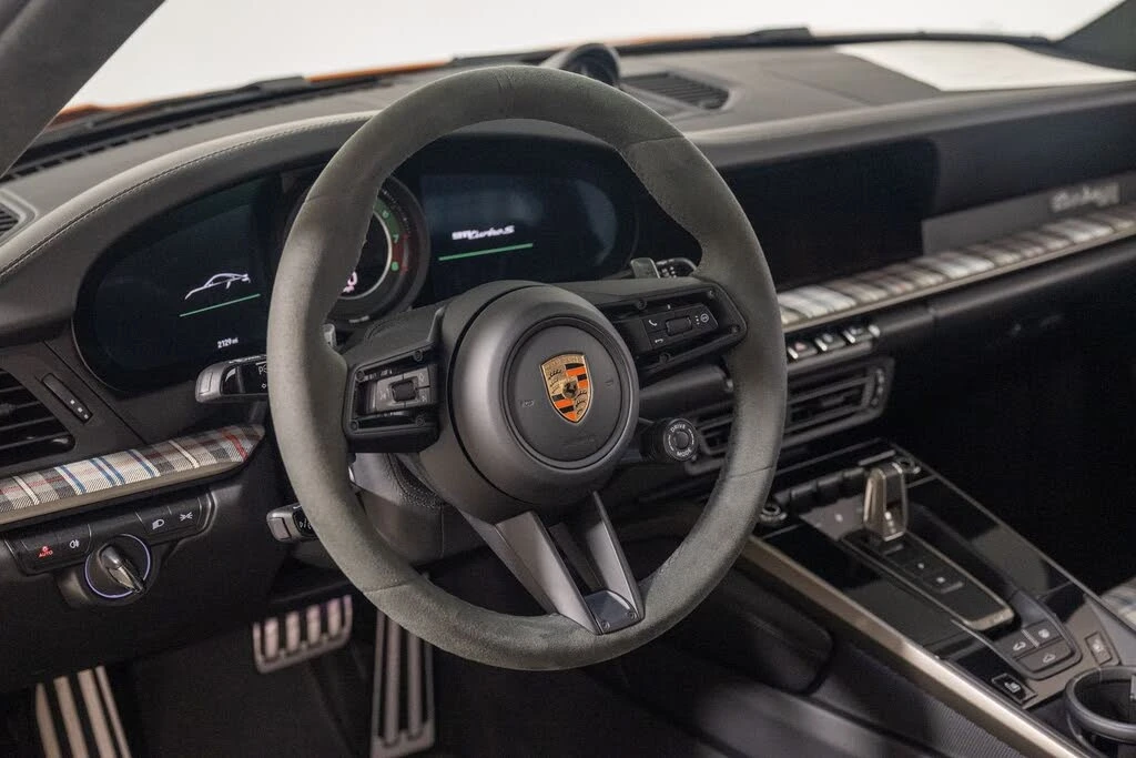 2025 Porsche 992 Turbo - Image 19 of 31