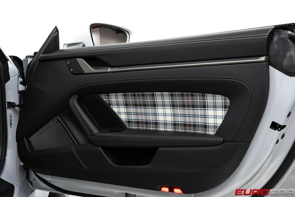 2025 Porsche 992 Turbo - Image 28 of 31