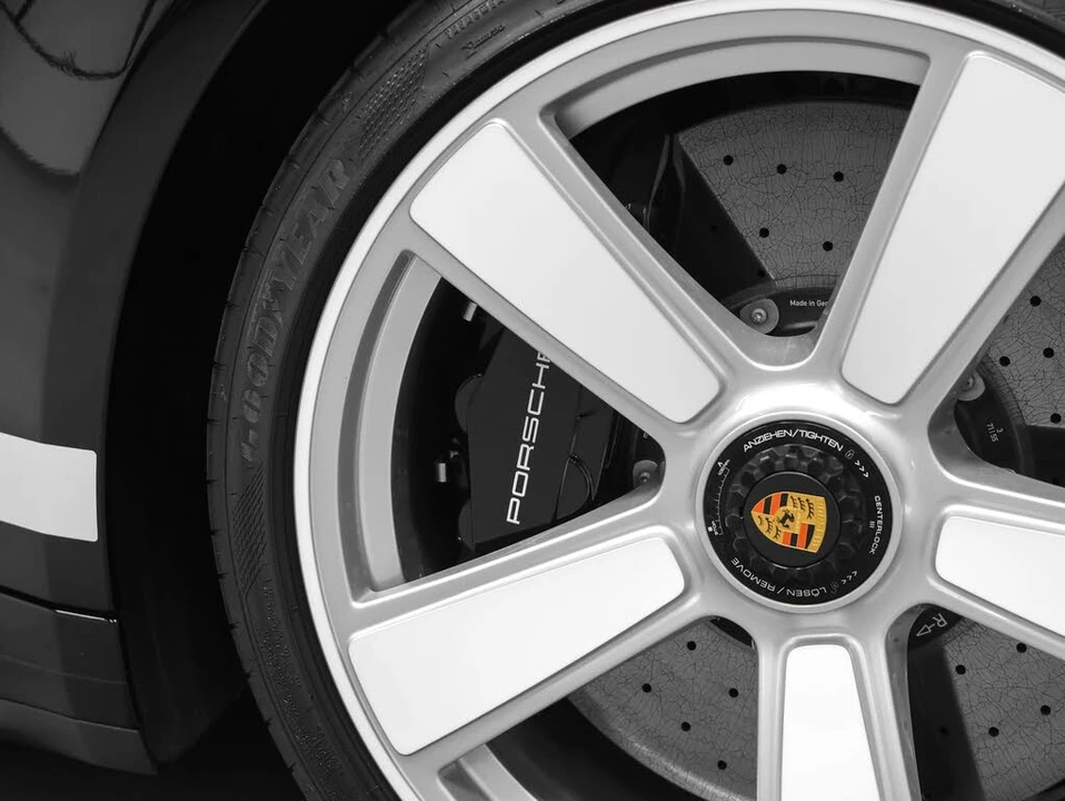 2025 Porsche 992 Turbo - Image 24 of 31