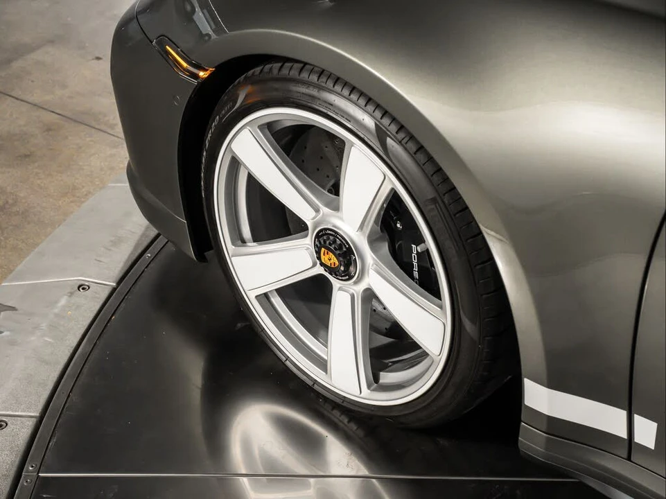 2025 Porsche 992 Turbo - Image 15 of 31