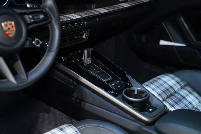 2025 Porsche 992 Turbo - Image 25 of 31