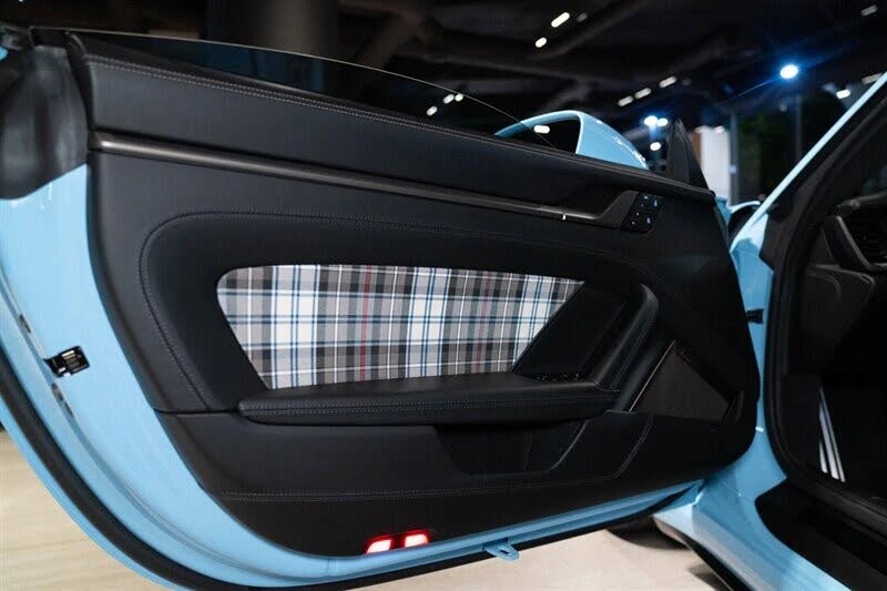 2025 Porsche 992 Turbo - Image 23 of 31
