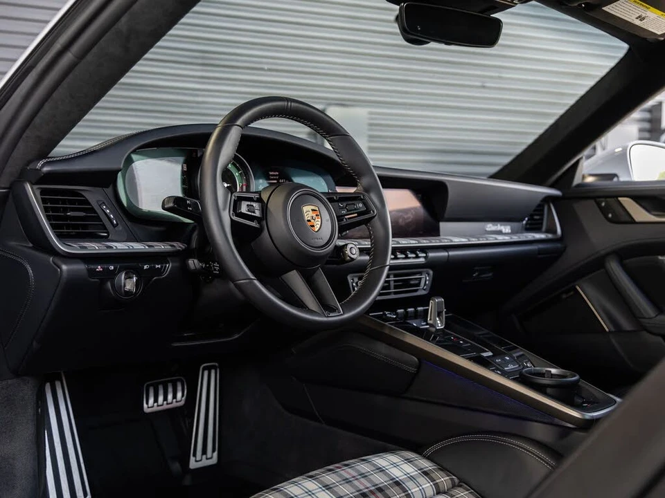 2025 Porsche 992 Turbo - Image 4 of 31