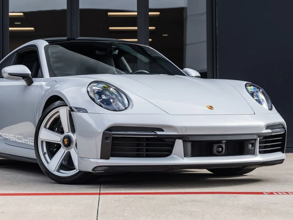 2025 Porsche 992 Turbo - Image 10 of 31