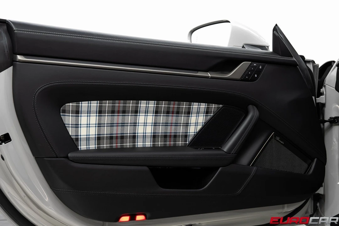 2025 Porsche 992 Turbo - Image 25 of 31