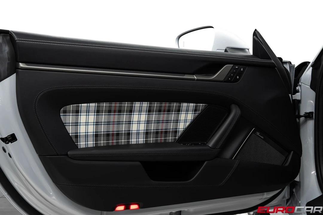 2025 Porsche 992 Turbo - Image 28 of 31