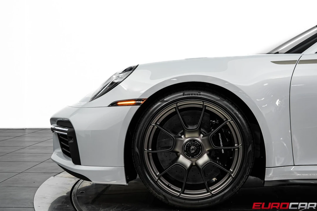 2025 Porsche 992 Turbo - Image 15 of 31