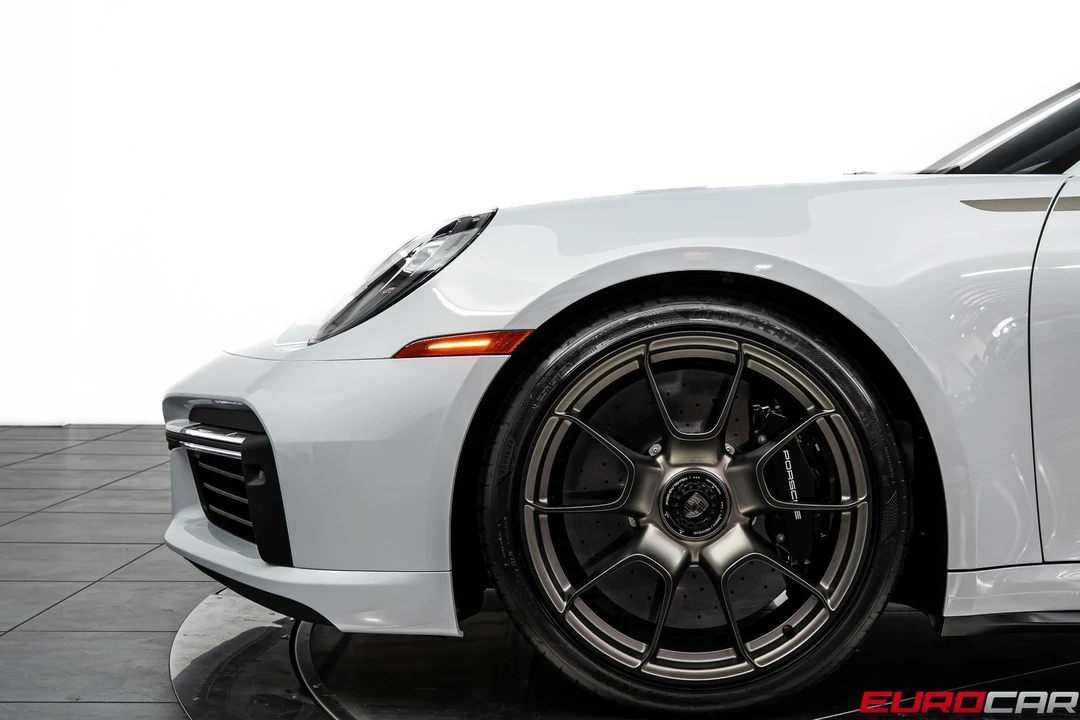 2025 Porsche 992 Turbo - Image 14 of 31